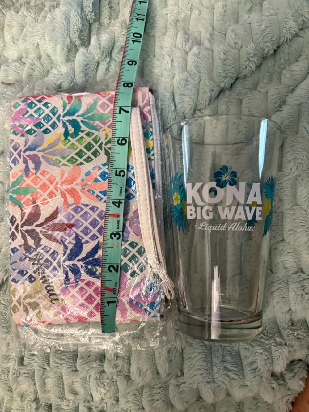 NEW-KONA Hawaii vacation Big wave liquid aloha with Hawaiian pineapple wristlet